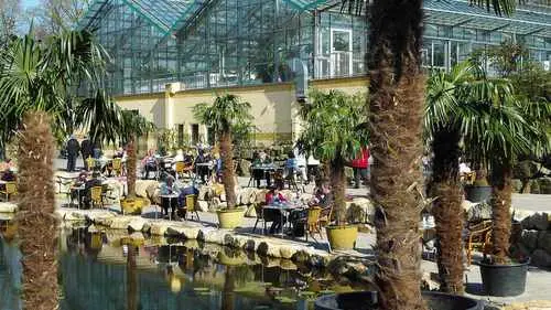 Urlaubslandschaft vor der Palmenhalle - Bild 6